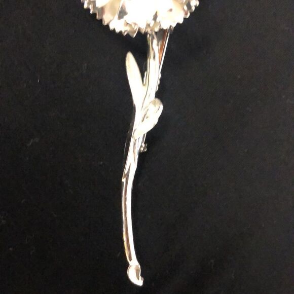 Vintage Silver Tone with Matte Color Three Rhinestones Carnation Brooch - Picture 4 of 9